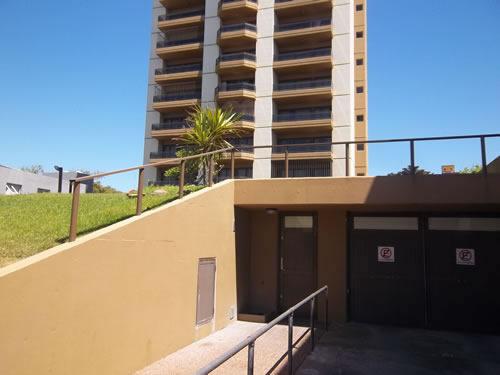 Alquilo Departamento El Chalten 5B en Villa Gesell zona Centro Comercial a 100 Mts de la Playa